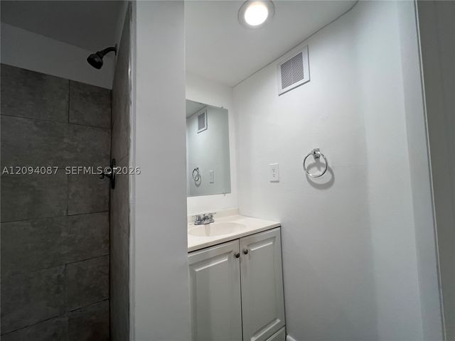 7825 Fairview Dr 202, Tamarac, FL 33321