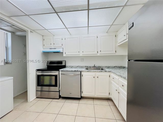 7825 Fairview Dr 202, Tamarac, FL 33321