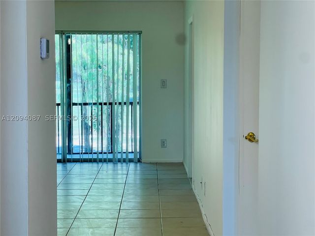 7825 Fairview Dr 202, Tamarac, FL 33321
