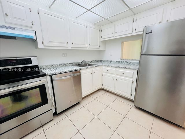 7825 Fairview Dr 202, Tamarac, FL 33321