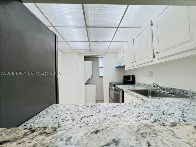 7825 Fairview Dr 202, Tamarac, FL 33321