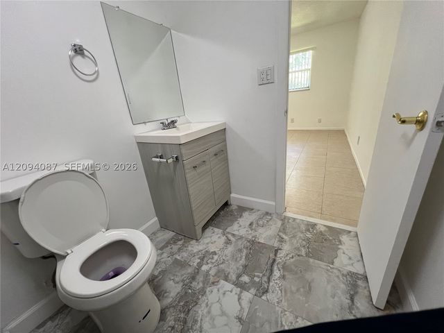 7825 Fairview Dr 202, Tamarac, FL 33321