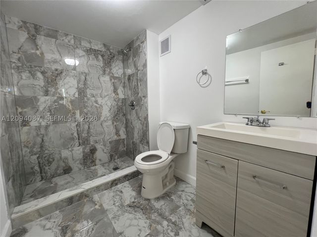 7825 Fairview Dr 202, Tamarac, FL 33321