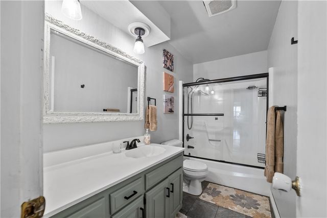 1 Stringer Lane, Bella Vista, AR 72715