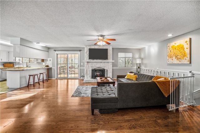 1 Stringer Lane, Bella Vista, AR 72715