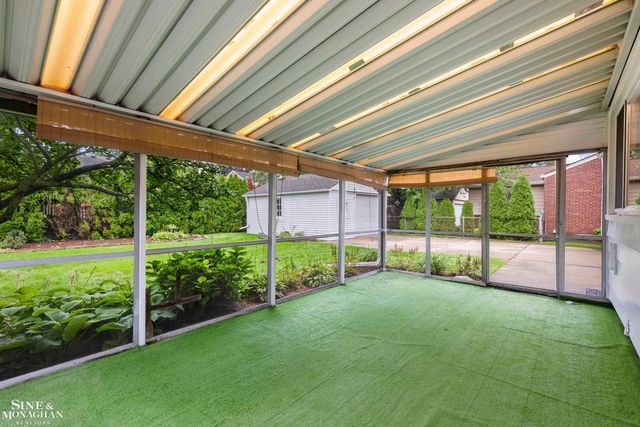 1023 Somerset Avenue, Grosse Pointe Park, MI 48230