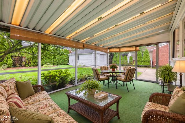1023 Somerset Avenue, Grosse Pointe Park, MI 48230