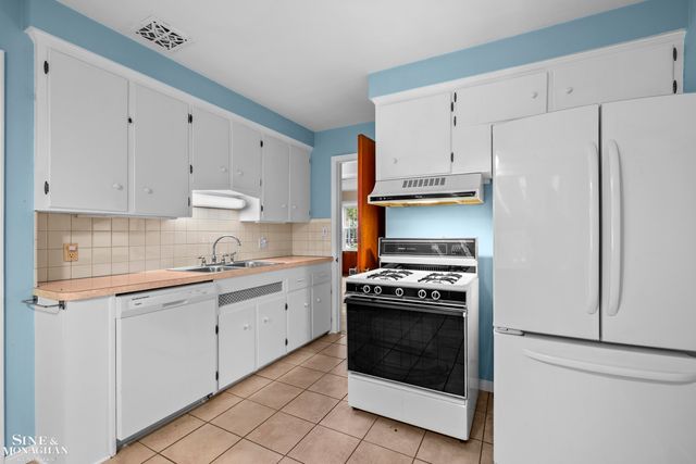 1023 Somerset Avenue, Grosse Pointe Park, MI 48230