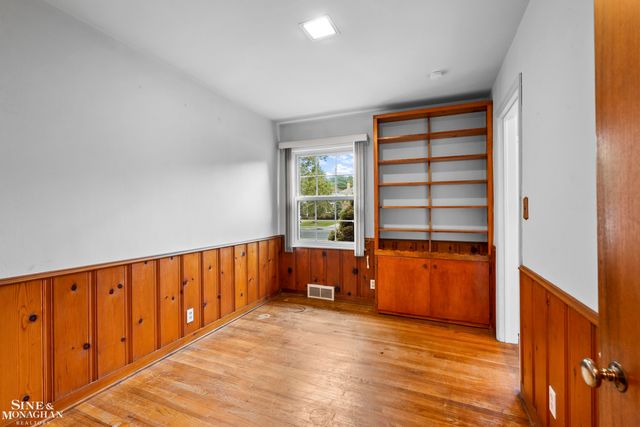 1023 Somerset Avenue, Grosse Pointe Park, MI 48230