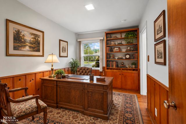 1023 Somerset Avenue, Grosse Pointe Park, MI 48230