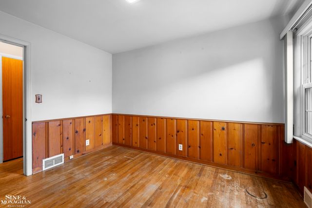 1023 Somerset Avenue, Grosse Pointe Park, MI 48230