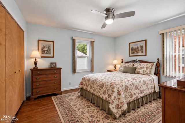 1023 Somerset Avenue, Grosse Pointe Park, MI 48230