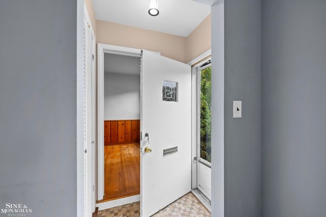 1023 Somerset Avenue, Grosse Pointe Park, MI 48230