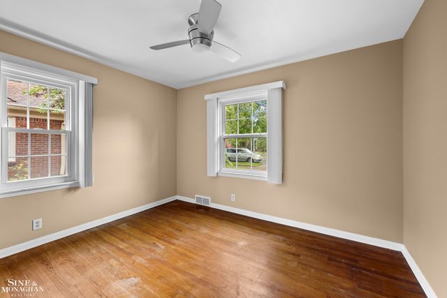 1023 Somerset Avenue, Grosse Pointe Park, MI 48230