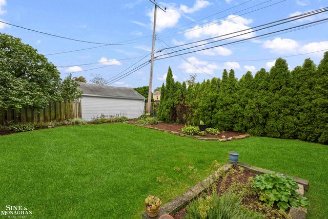 1023 Somerset Avenue, Grosse Pointe Park, MI 48230