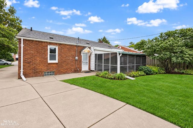 1023 Somerset Avenue, Grosse Pointe Park, MI 48230