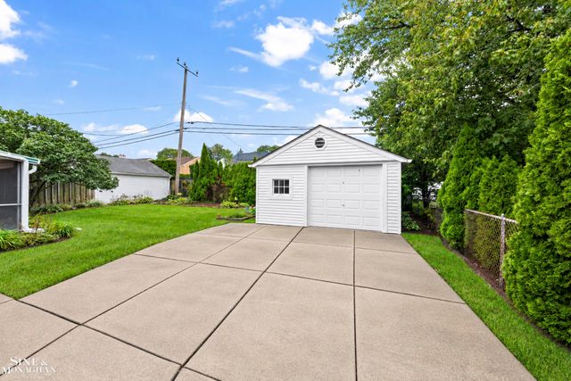 1023 Somerset Avenue, Grosse Pointe Park, MI 48230