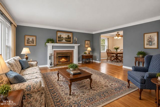 1023 Somerset Avenue, Grosse Pointe Park, MI 48230