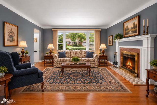 1023 Somerset Avenue, Grosse Pointe Park, MI 48230