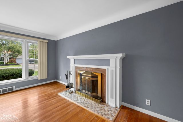 1023 Somerset Avenue, Grosse Pointe Park, MI 48230