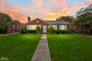 1023 Somerset Avenue, Grosse Pointe Park, MI 48230
