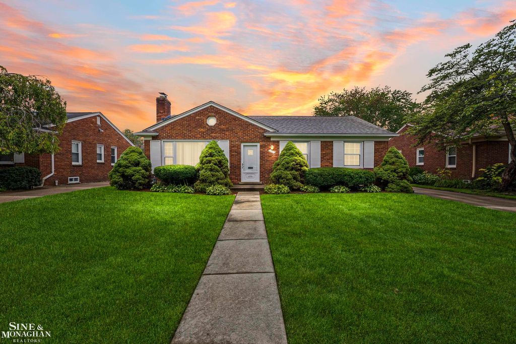 1023 Somerset Avenue, Grosse Pointe Park, MI 48230