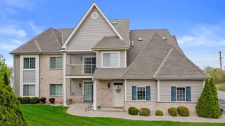 1351 Rose COURT ##53, Waukesha, WI 53186