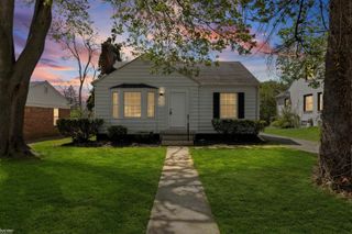 210 Preston Avenue, Waterford Twp, MI 48328