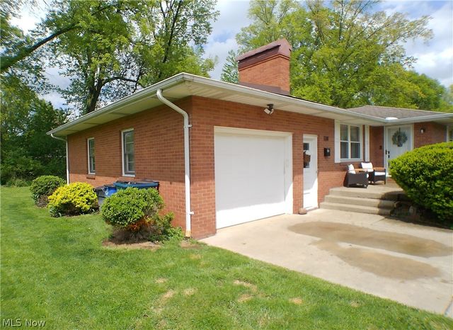 338 Mansell Drive, Liberty, OH 44505