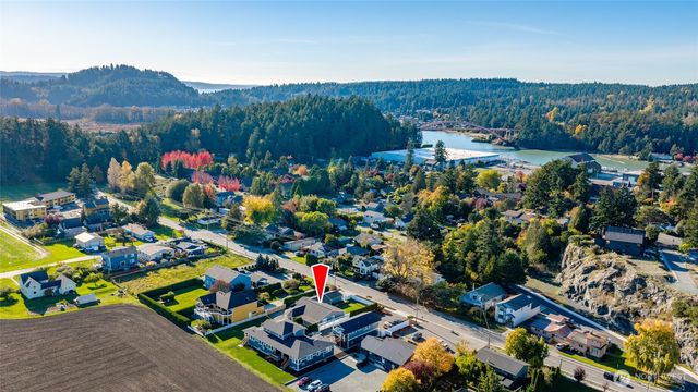 733 Maple Avenue, La Conner, WA 98257