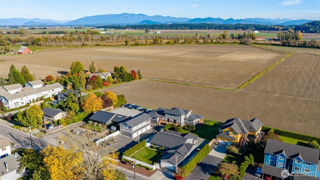 733 Maple Avenue, La Conner, WA 98257