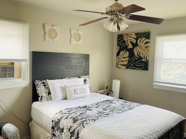 17 Country Club Ln, Elizabeth City, NJ 07208