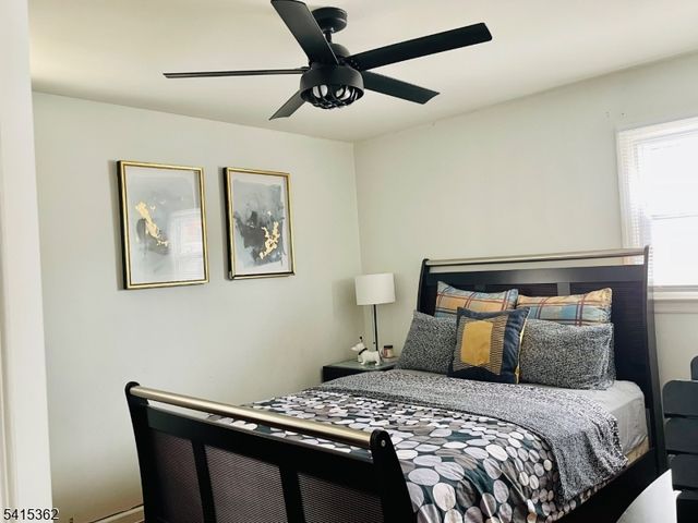 17 Country Club Ln, Elizabeth City, NJ 07208