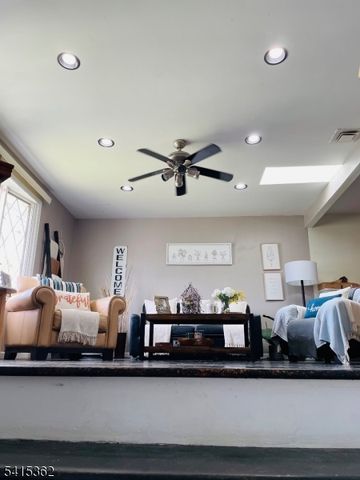 17 Country Club Ln, Elizabeth City, NJ 07208