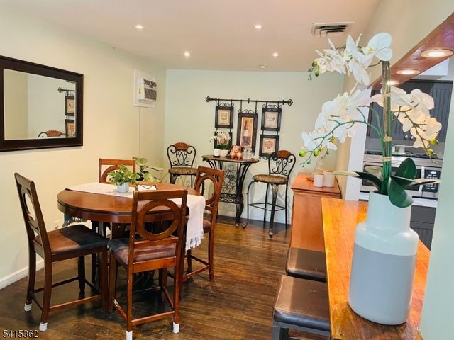 17 Country Club Ln, Elizabeth City, NJ 07208