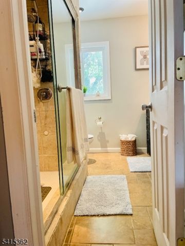 17 Country Club Ln, Elizabeth City, NJ 07208