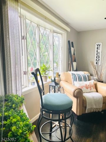 17 Country Club Ln, Elizabeth City, NJ 07208