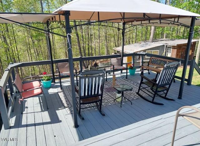 4887 The Lake Road, Clintwood, VA 24228