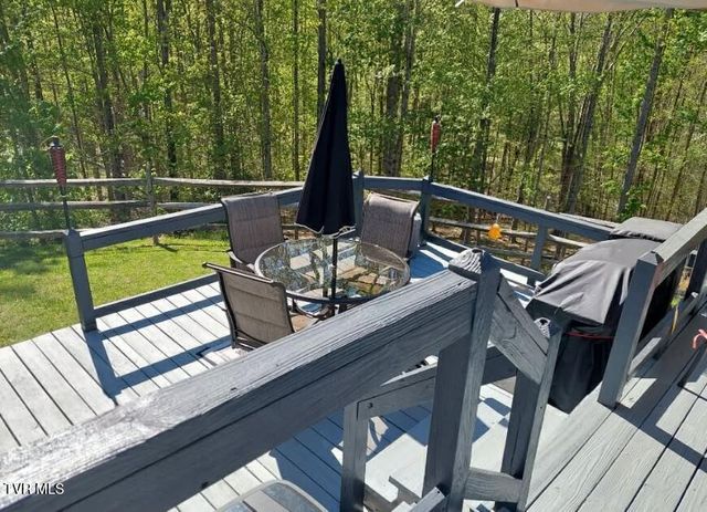 4887 The Lake Road, Clintwood, VA 24228