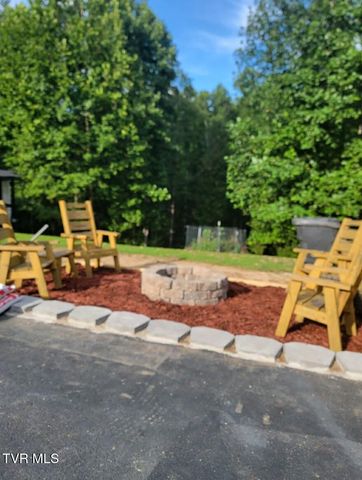 4887 The Lake Road, Clintwood, VA 24228