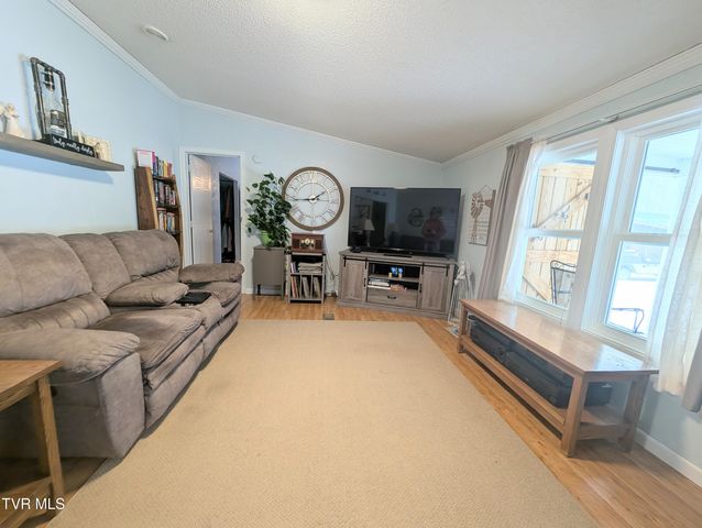 4887 The Lake Road, Clintwood, VA 24228