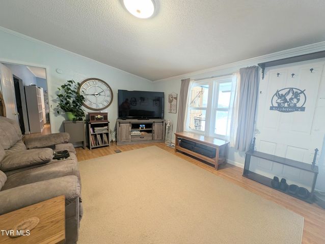 4887 The Lake Road, Clintwood, VA 24228