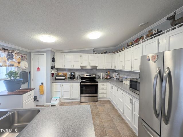 4887 The Lake Road, Clintwood, VA 24228