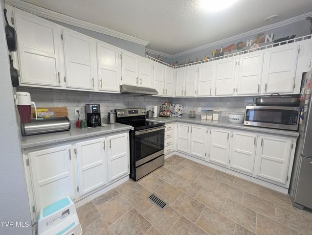 4887 The Lake Road, Clintwood, VA 24228