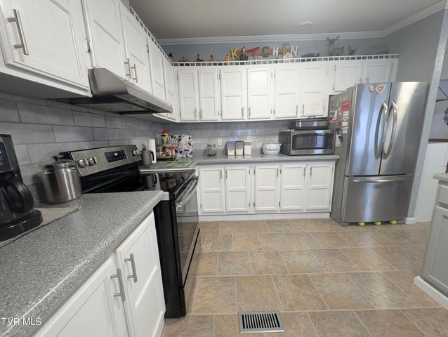 4887 The Lake Road, Clintwood, VA 24228