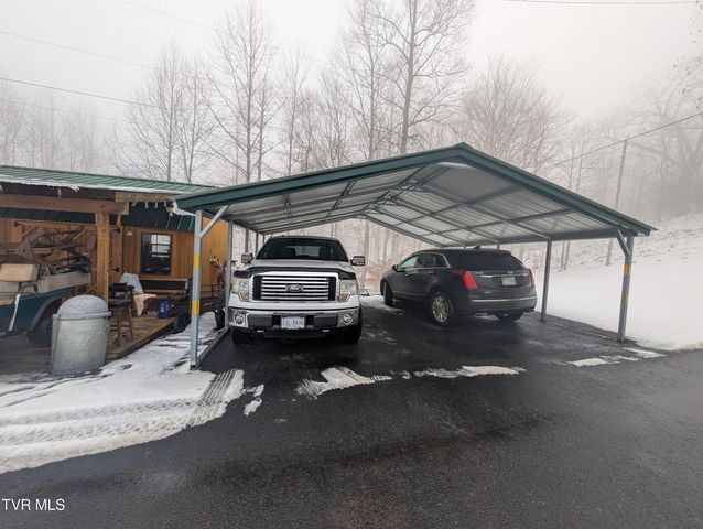 4887 The Lake Road, Clintwood, VA 24228