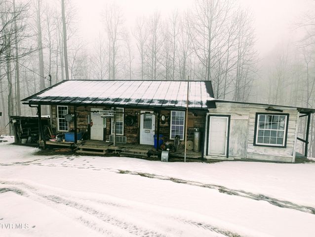 4887 The Lake Road, Clintwood, VA 24228