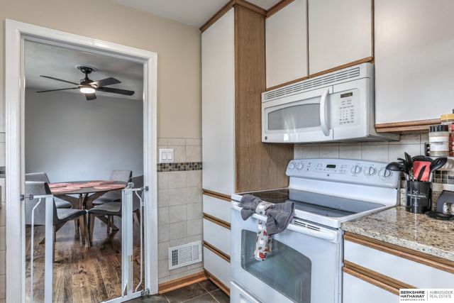 2007 N 71 Street, Omaha, NE 68104