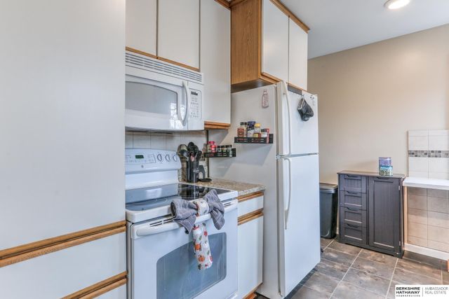 2007 N 71 Street, Omaha, NE 68104