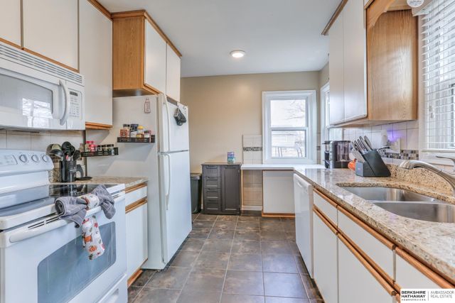 2007 N 71 Street, Omaha, NE 68104